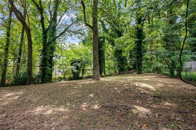 Building Photo - 305 Banberry Dr SE