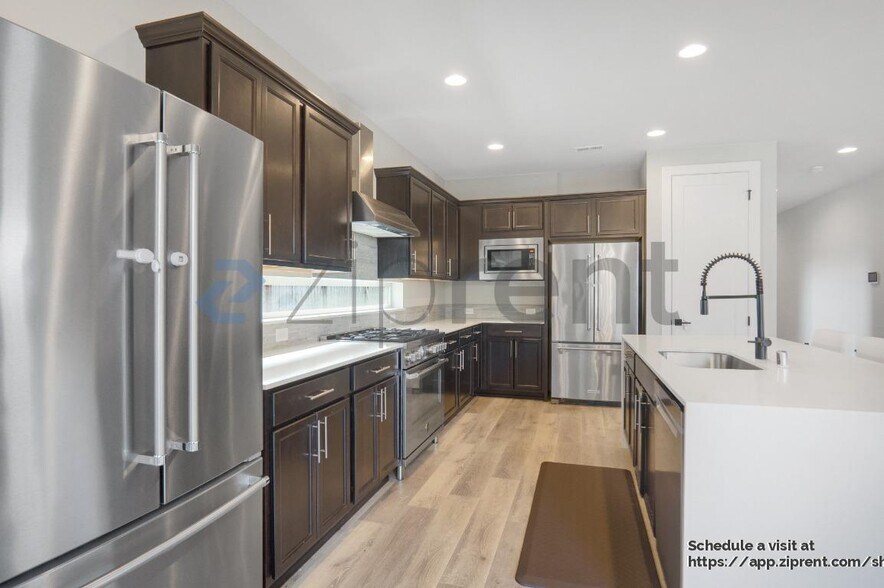 Building Photo - 3422 S 164th St