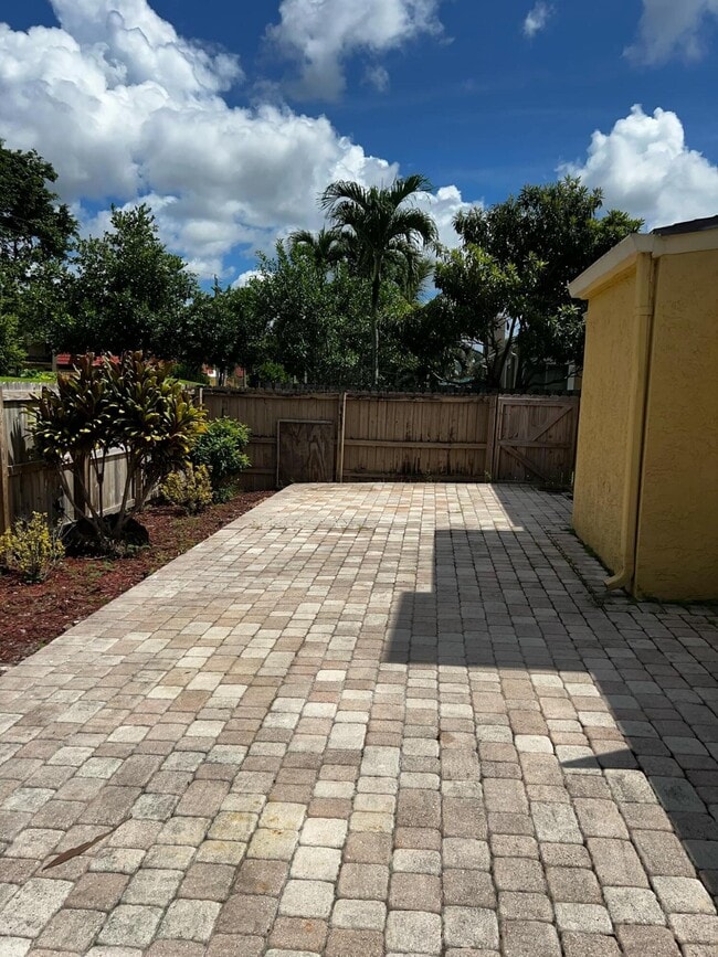 Building Photo - 8362 Dynasty Dr