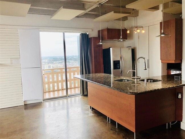 Primary Photo - 2016 Main St