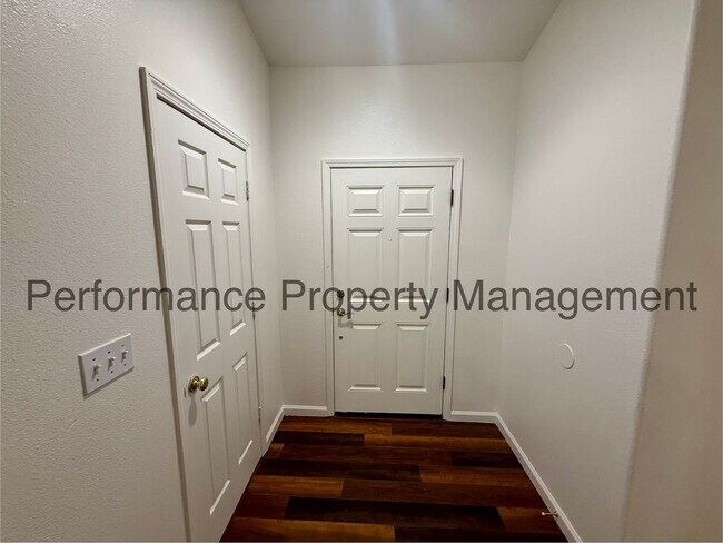 Building Photo - Stunning 5 Bed/2 Bath NW Bakersfield Home w/ $0 Deposit Option