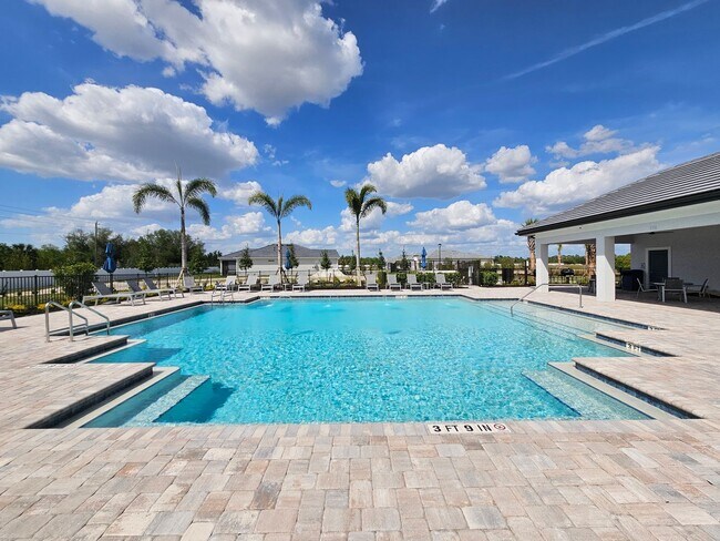 Building Photo - Beautiful Seasonal Englewood Villa- DOG FRIENDLY - new construction with Community Pool! – Locate...