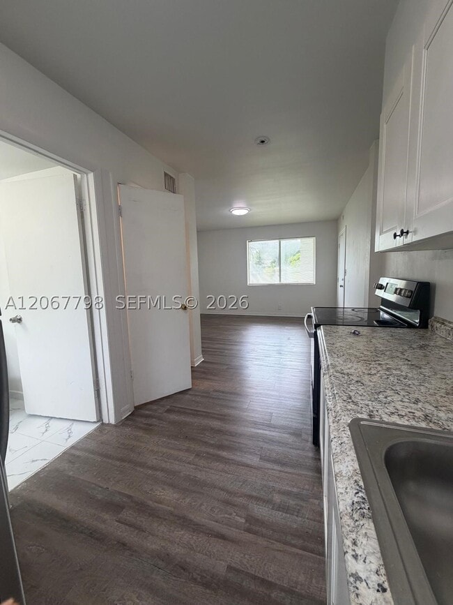 Building Photo - 670 NE 88th St