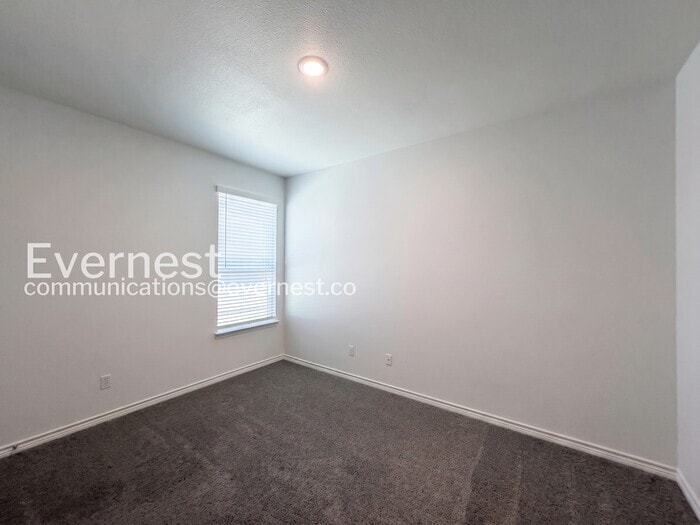 Building Photo - 2207 Hornbeam St