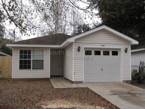 Building Photo - 8428 Walnut Ave