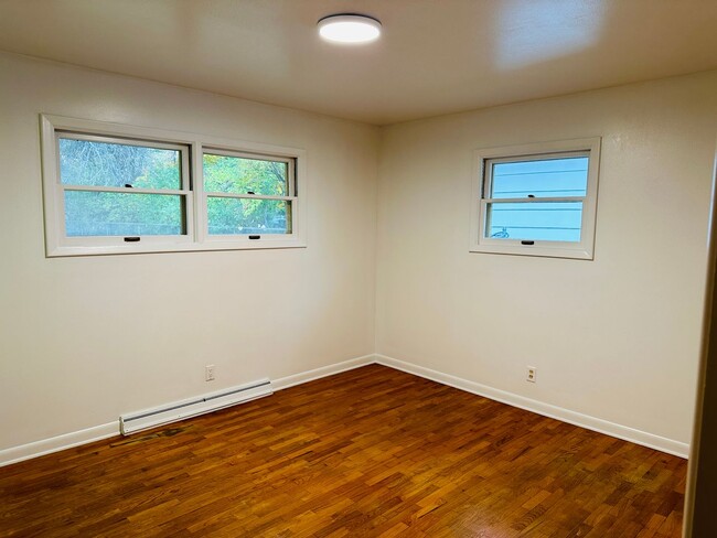 Building Photo - Pet Friendly 5 bedroom, West End, Attached...