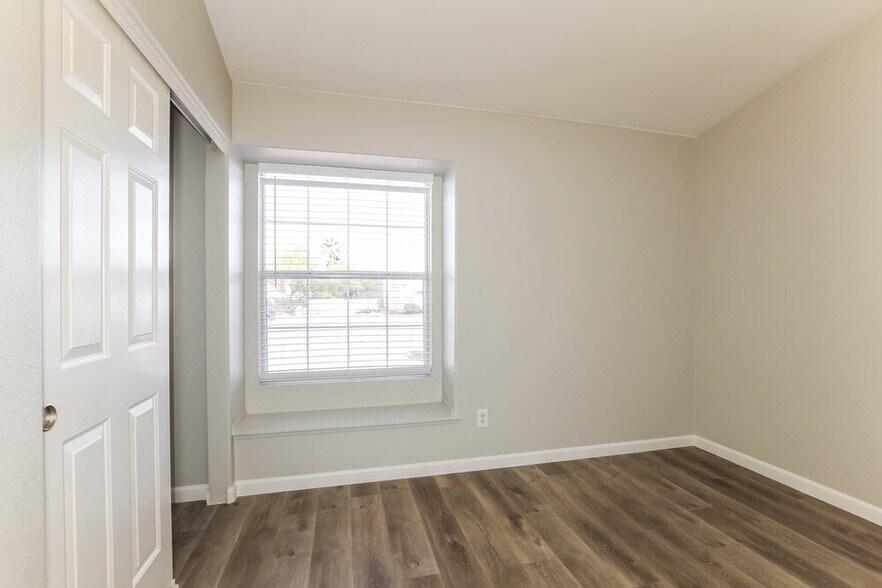 Building Photo - 615 King Revere Ct