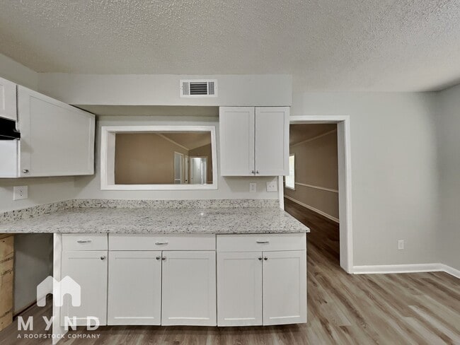 Building Photo - 2432 Kimbark Woods Cove