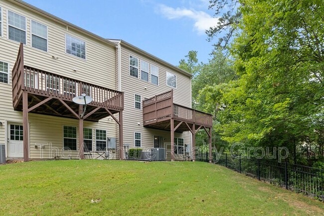Building Photo - 8611 Macedonia Lake Dr