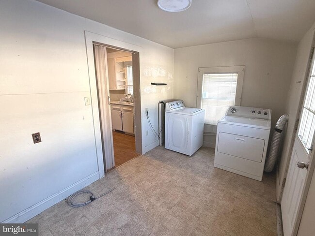 Building Photo - 19 Oakland Ave