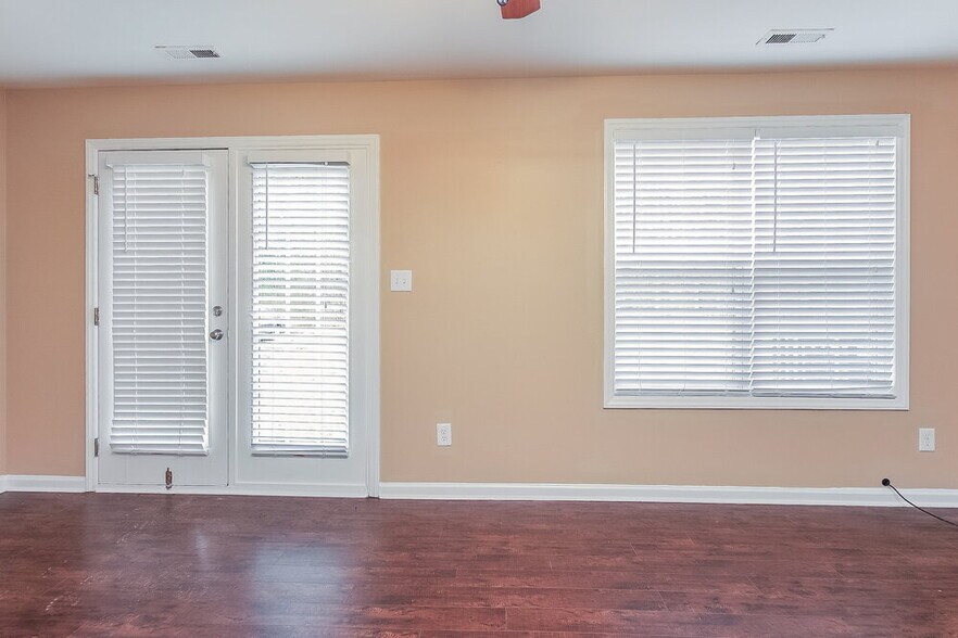 Building Photo - 2515 Dearborn Dr