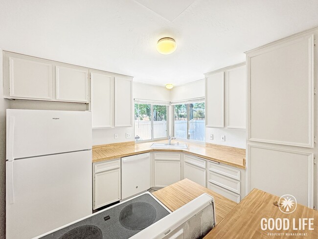 Building Photo - 2B/2BA in the Westwood Community of Rancho Bernardo featuring Air Conditioning and 2-car detached...