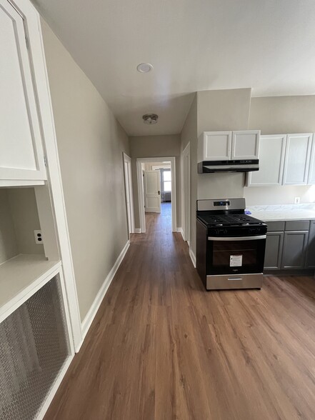 Building Photo - 37 Western Pky