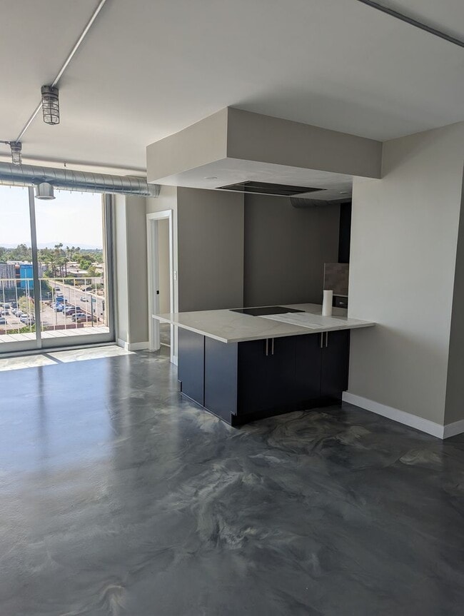 Building Photo - Executive Towers Condo Available for Rent!