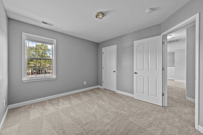 Building Photo - Welcome to Southwest Plantation!