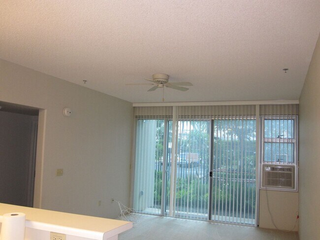 Building Photo - 3009 Ala Makahala Pl