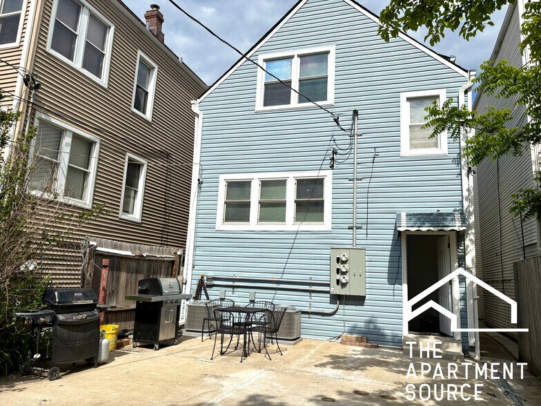 Building Photo - 3140 N Kimball Ave