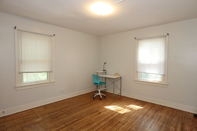 Building Photo - 3 Bedroom Home Near Purdue!