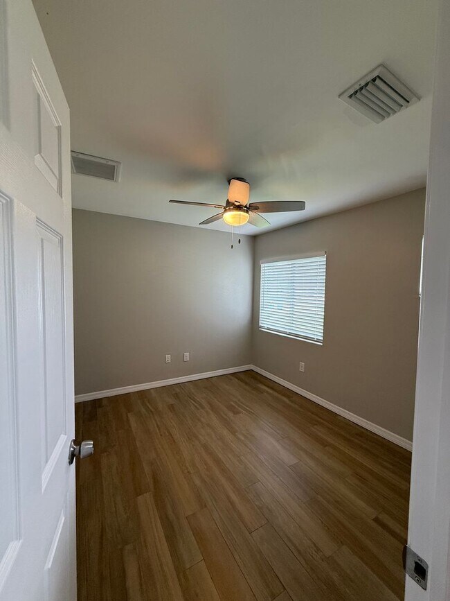 Building Photo - Duplex Unit For Rent In Port Charlotte