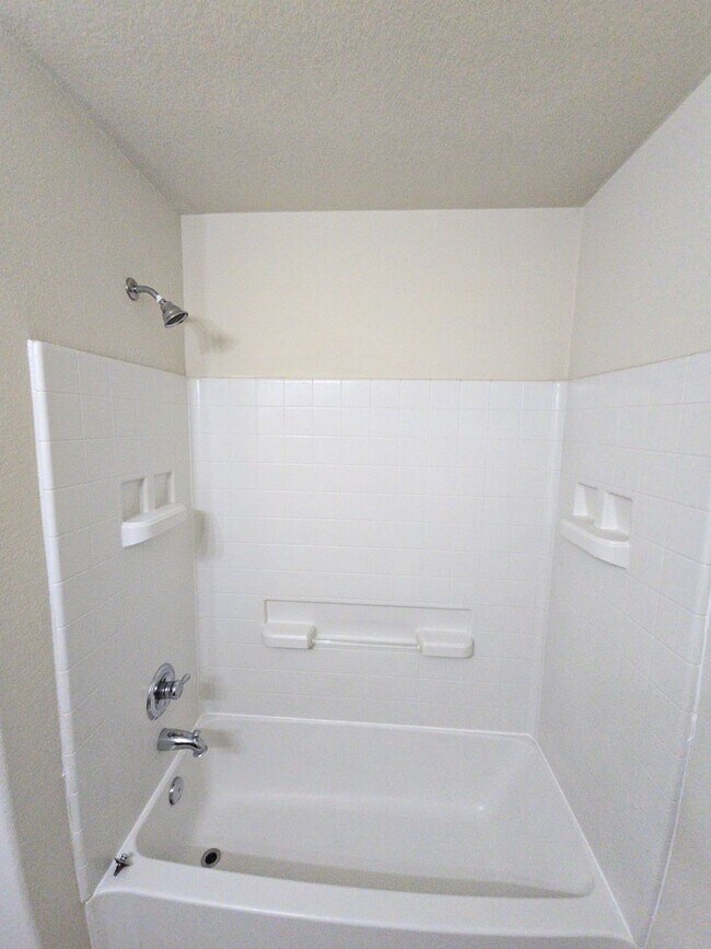 Building Photo - 810 Lightningbug Ln