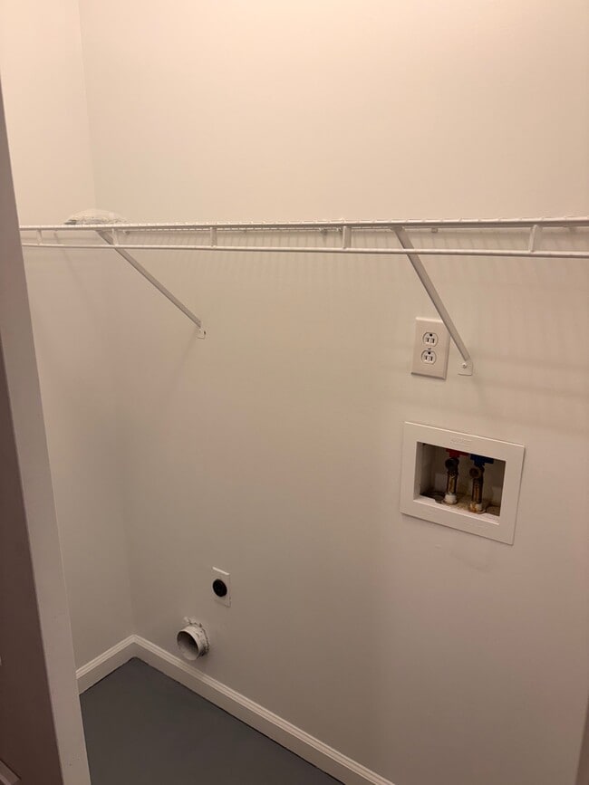 Building Photo - 10756 Central Ave