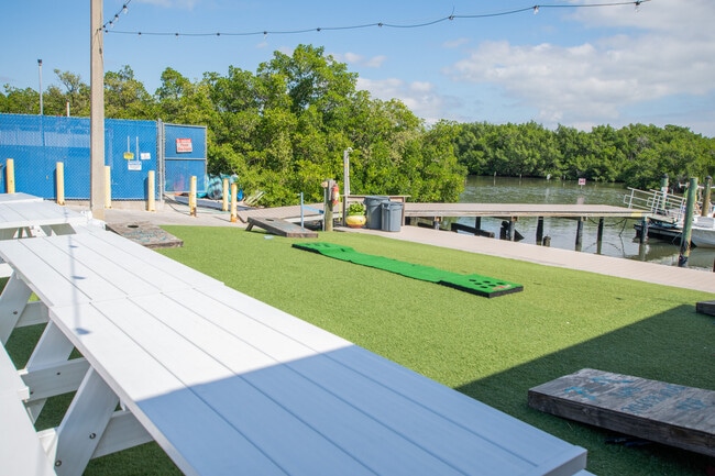 Building Photo - 1000 Cove Cay Dr