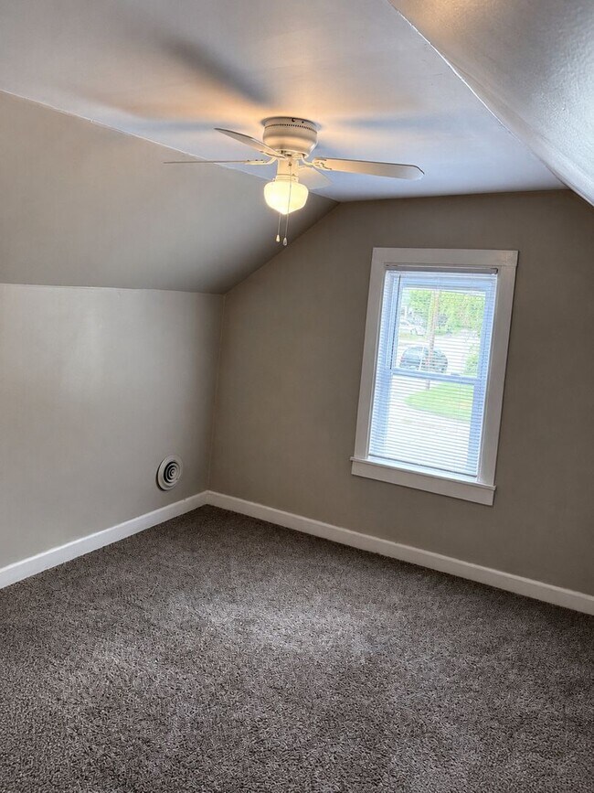 Building Photo - 732 Golfview Dr