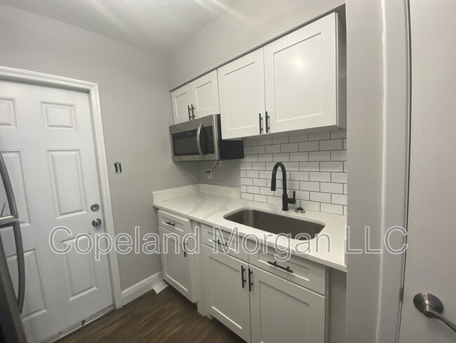 Building Photo - 2524 W Carmen St
