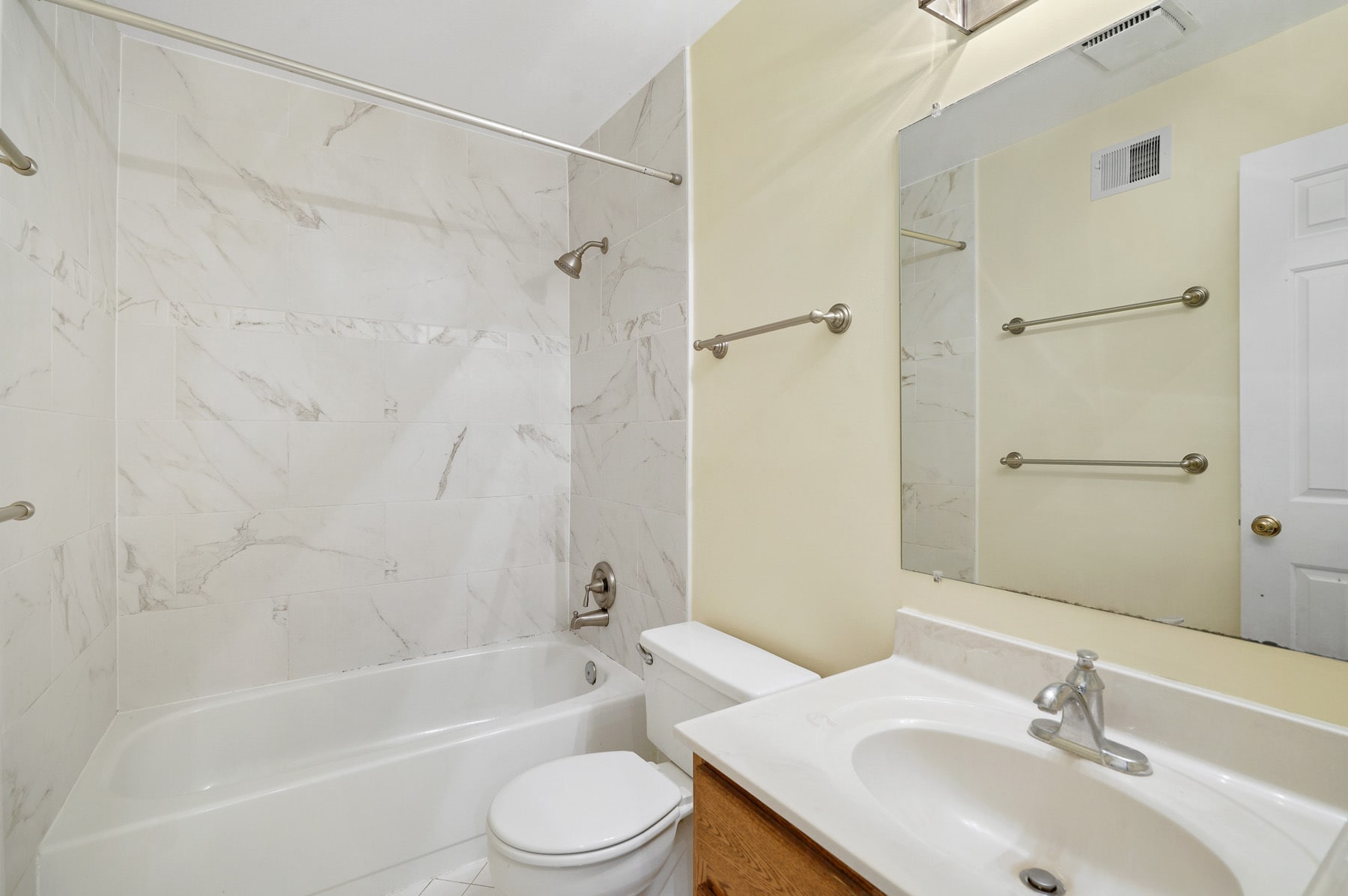 Third floor hall bath with shower/tub combo - 1140 N Taylor St