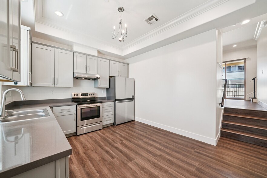 Building Photo - 1404 S Alta Vista Ave