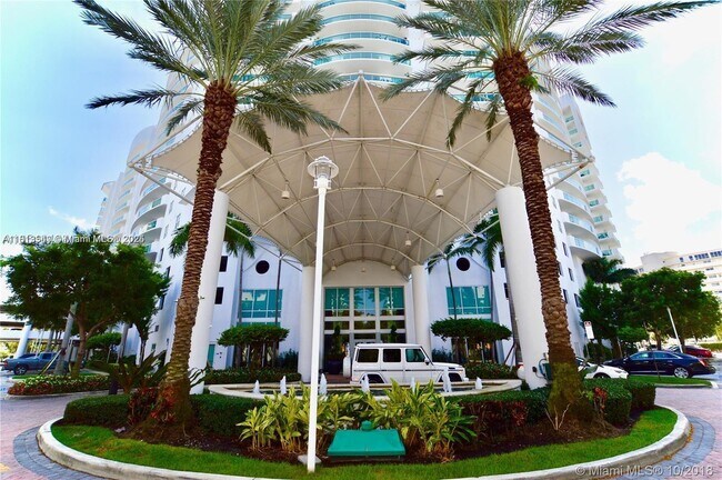 Building Photo - 7910 Harbor Island Dr