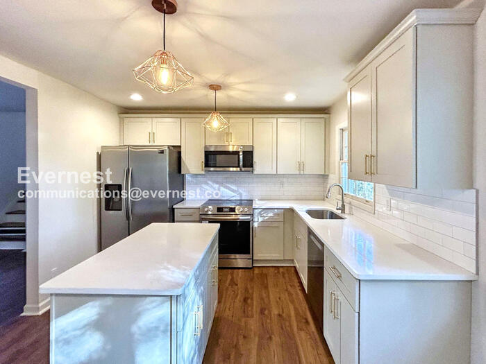 Building Photo - 409 Ferncliff Dr