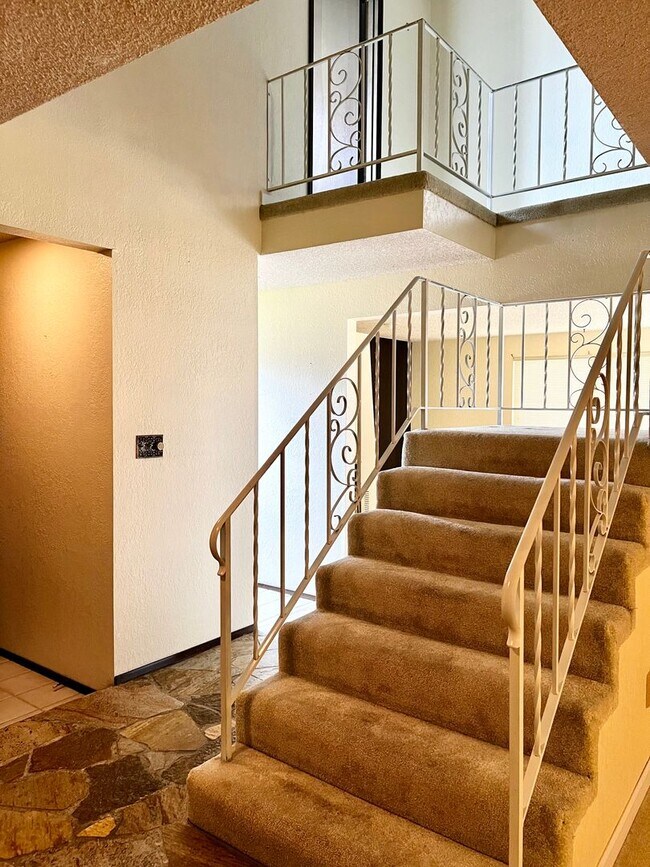 Building Photo - Beautiful home with a view in Bremerton.