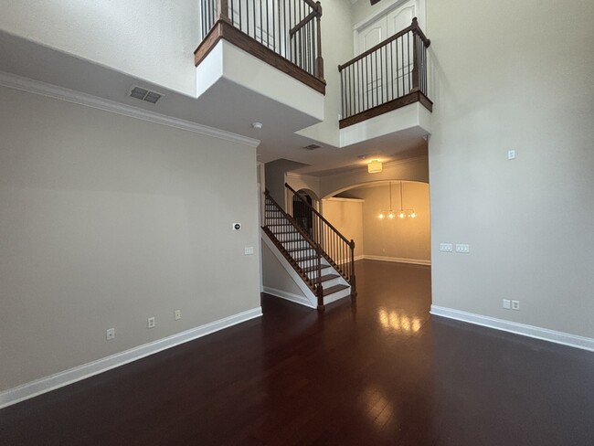 Building Photo - 827 Meridale Ave