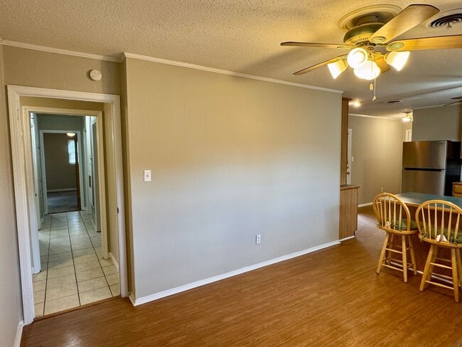 Building Photo - Check Out This 3 Bedroom / 2 Bathroom BRIC...