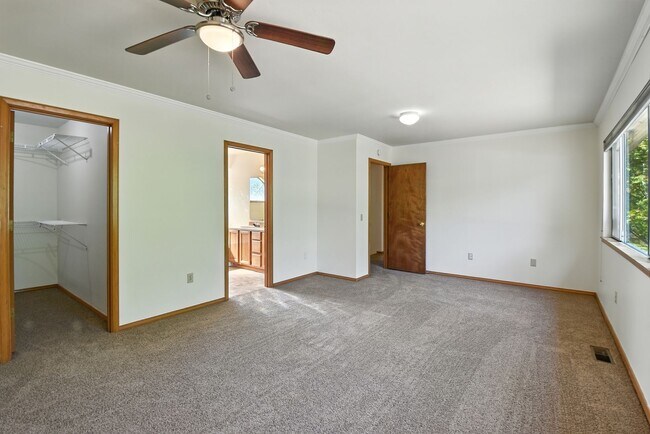Building Photo - 3Bd/2.5Ba Kirkland Home