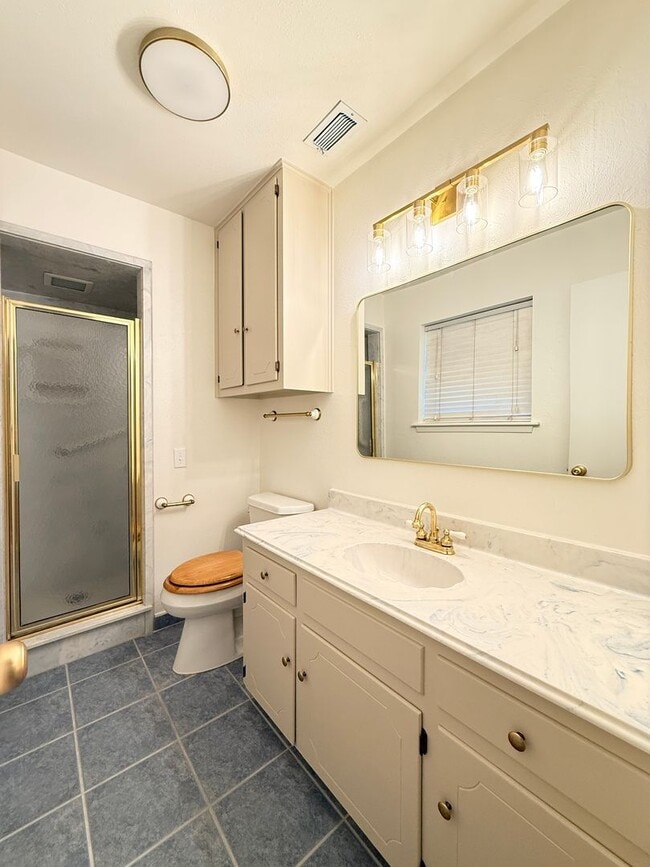 Building Photo - Beautiful 4 Bedroom 1.5 Bath - City View ISD