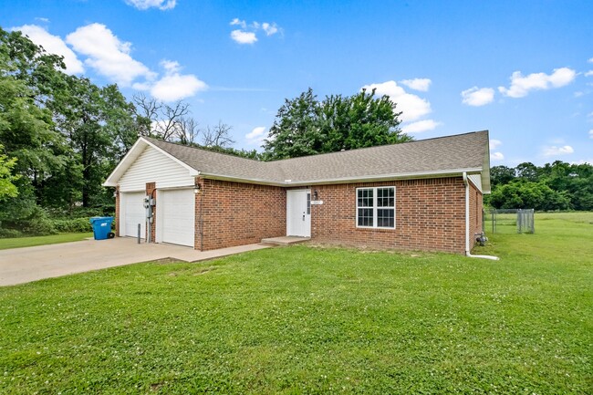 Building Photo - Pioneer Ln Duplex