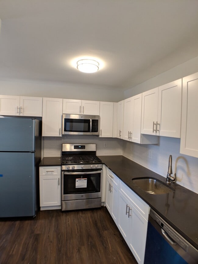 Building Photo - 180 Orange Rd