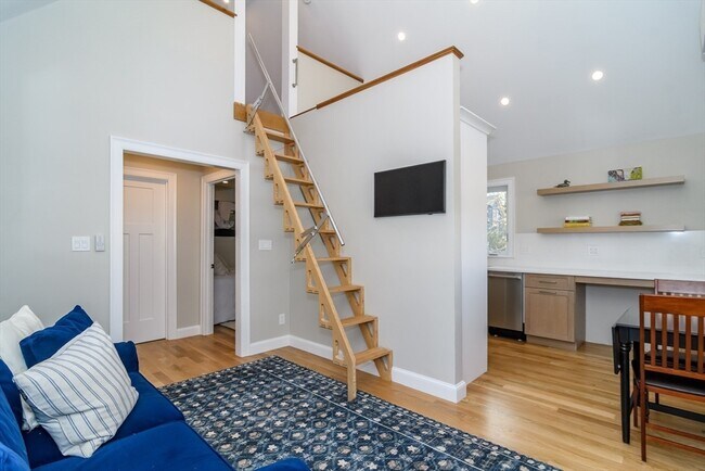 Building Photo - 12 Maugus Ave