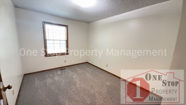 Building Photo - Beautiful 4 Bedroom 2.5 Bathroom in Olathe
