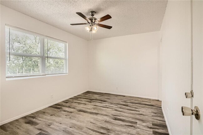 Building Photo - 905 Chisholm Cove