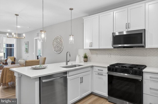 Building Photo - 76 Old Mill Bottom Rd N