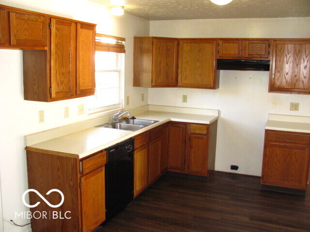 Building Photo - 10604 Creekside Woods Dr