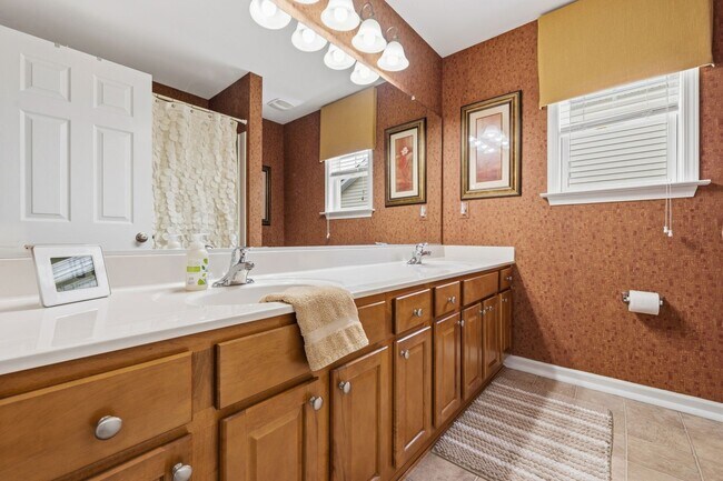 Building Photo - 3809 Stoneybrook Dr
