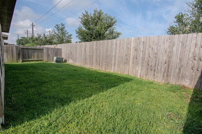 Building Photo - 2434 Heritage Ct