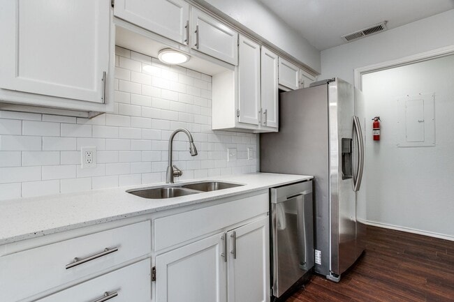 Building Photo - 113 Peachtree Ct