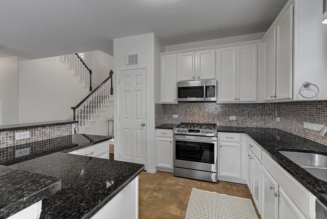 Building Photo - 20950 Field Manor Ln