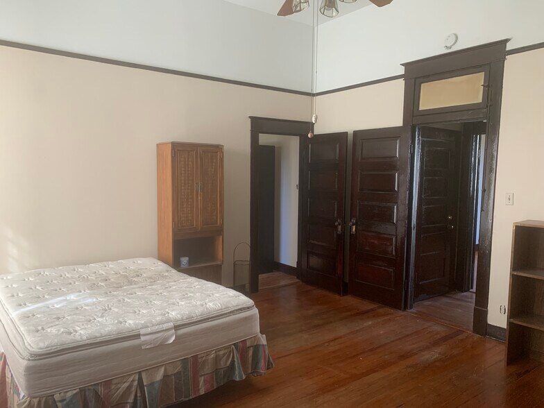Master Bedroom - 735 Roseneath Ave