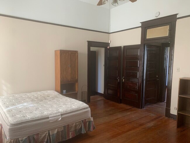 Master Bedroom - 735 Roseneath Ave